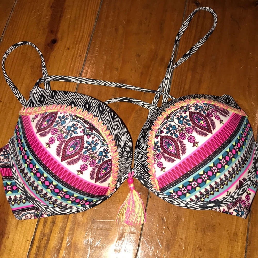 34 D new without tags shade and shore bikini top
